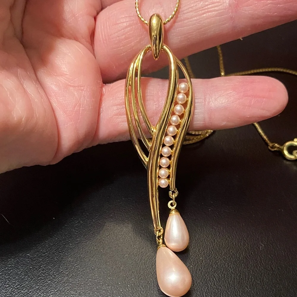 Vintage 30” Gold and Pink Pearl Pendant Necklace